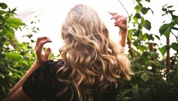 one of the benefits sleep can bring is healthy hair